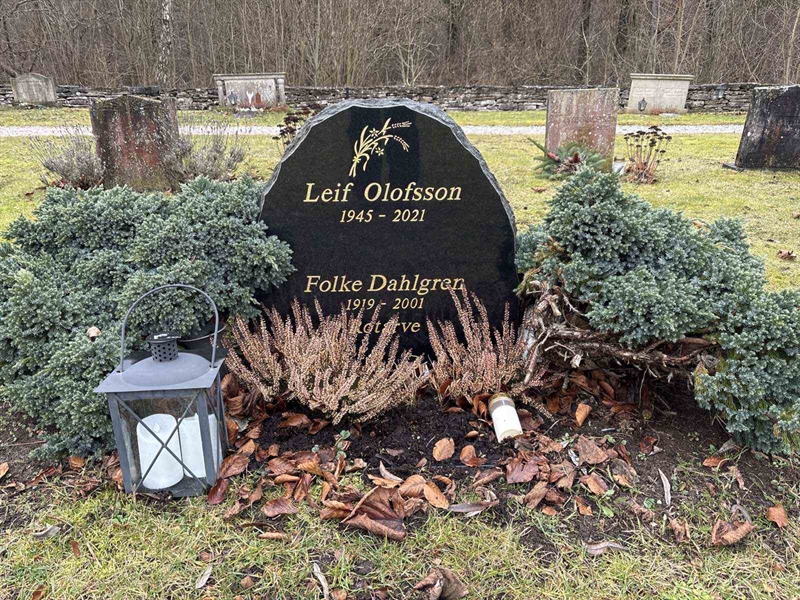 Grave number: L A 64