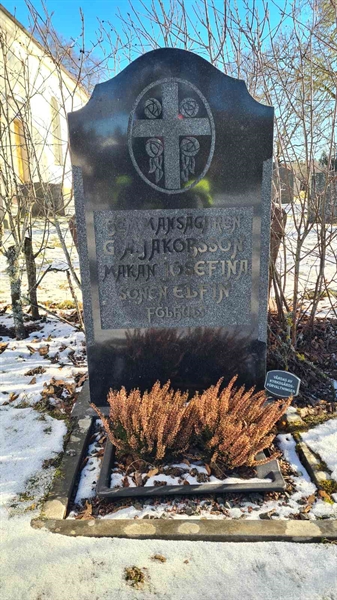 Grave number: M G 01 123-124