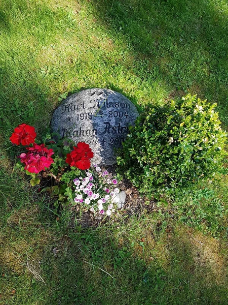 Grave number: 01 12104