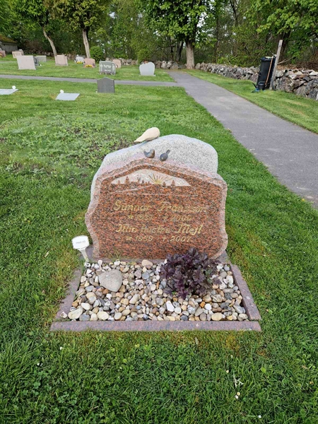 Grave number: 02 I   33