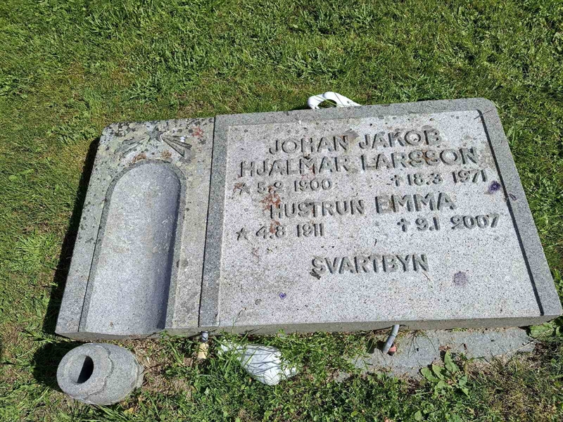 Grave number: 001 2   721