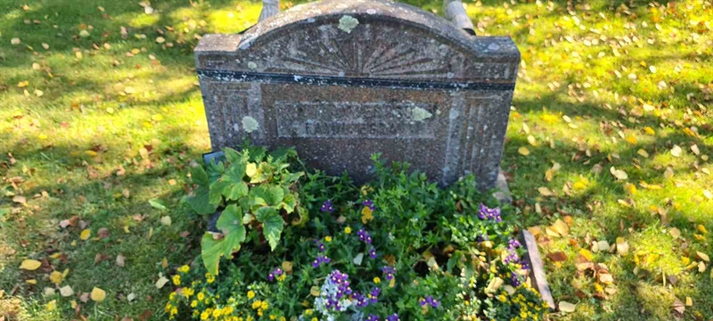 Grave number: M B   80, 81
