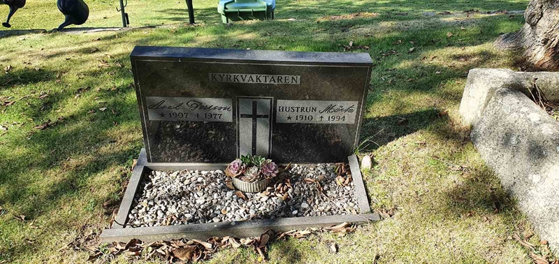 Grave number: SG 02   238, 239