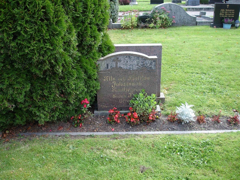 Grave number: HK B   214, 215