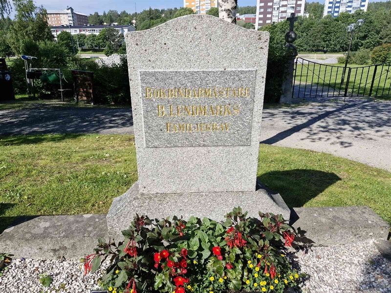 Hautatunnus: 1 VÄSTR 15B