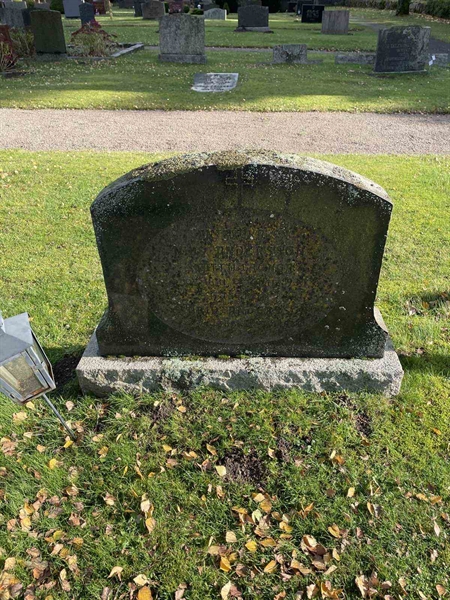 Grave number: VV 5   392, 393