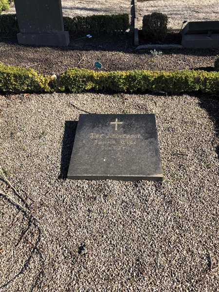 Grave number: FR 3    24, 25