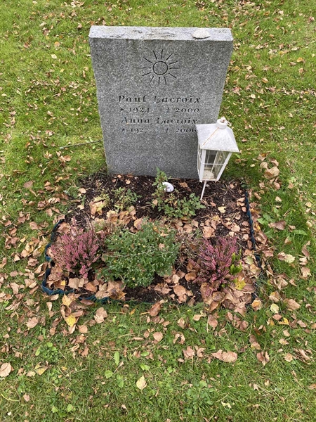 Grave number: 2 C   992-994