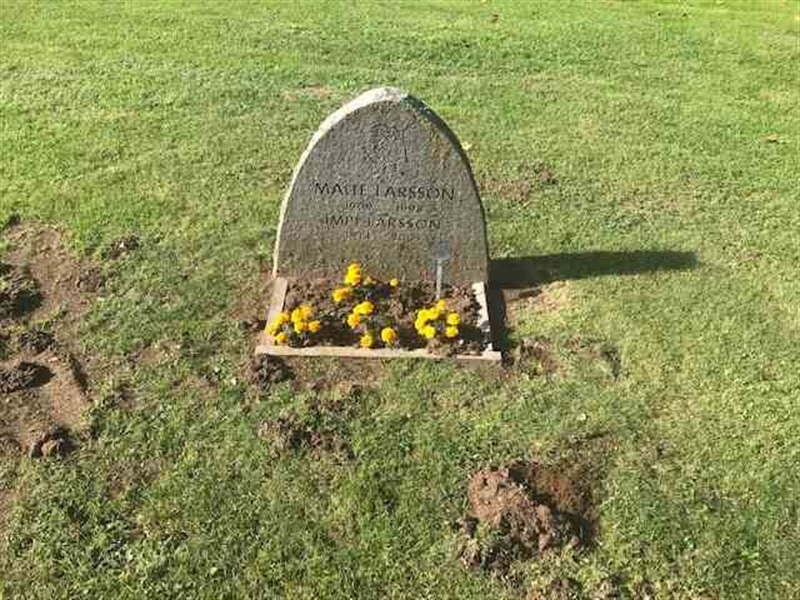 Grave number: HG G    38, 39