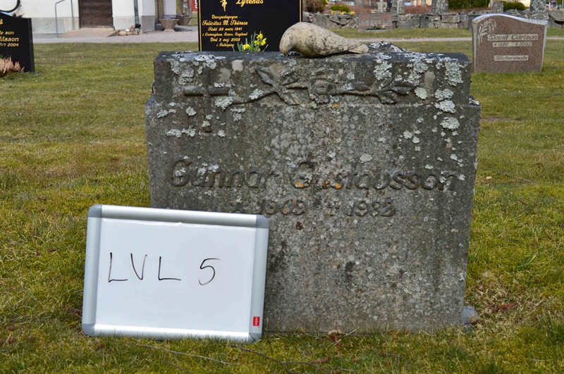 Grave number: LV L     5