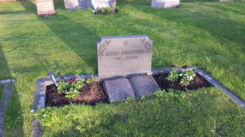 Grave number: M B   69, 70