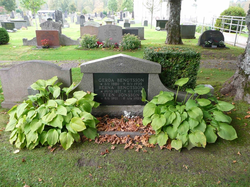 Grave number: 01 D   130, 131