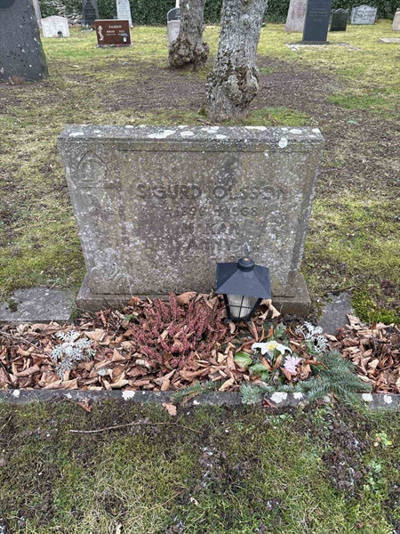 Grave number: LE 301, 302