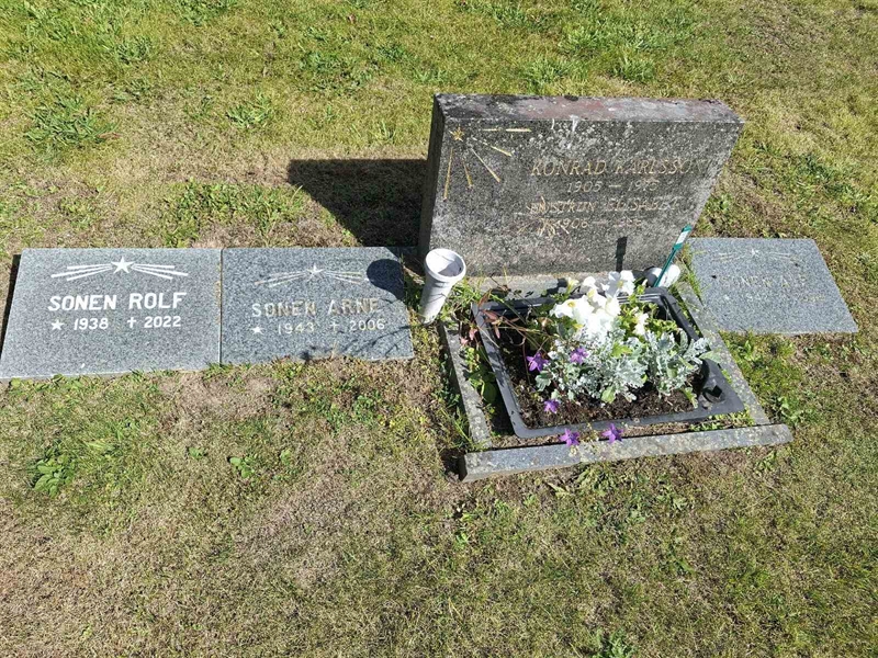 Grave number: 001 2   918