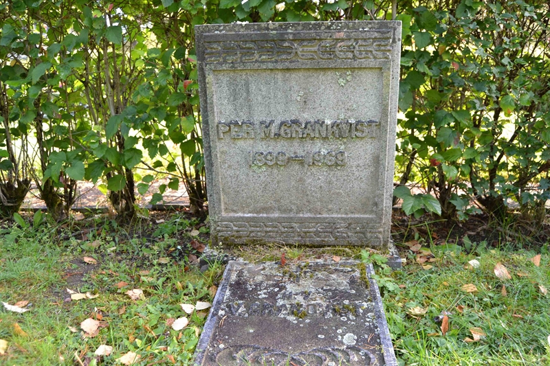 Grave number: 4 B   551