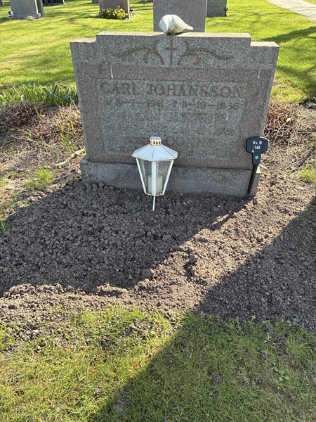 Grave number: 22 B   148