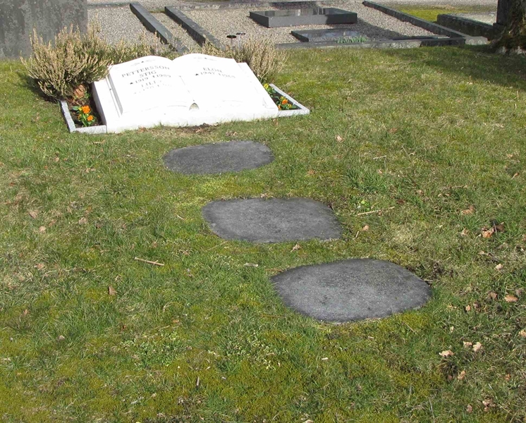 Grave number: HJ   229, 230