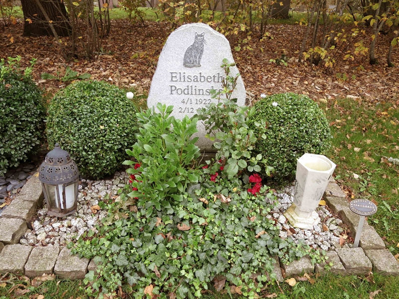 Grave number: HNB RL.I    23