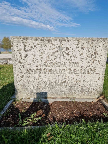Grave number: 1 01  103, 104, 105
