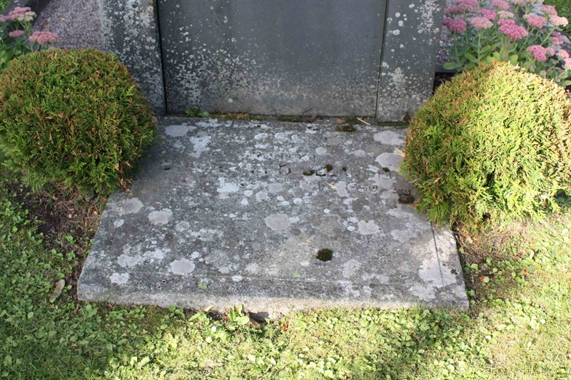 Grave number: 1 K H   17