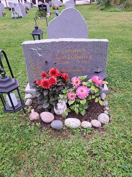 Grave number: 2 Q  2742