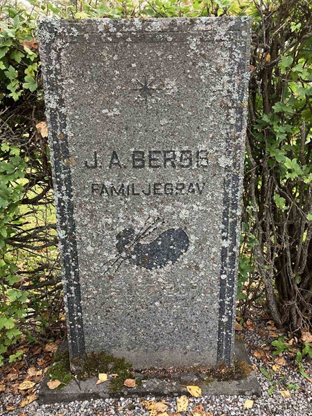 Grave number: 1 1  2402