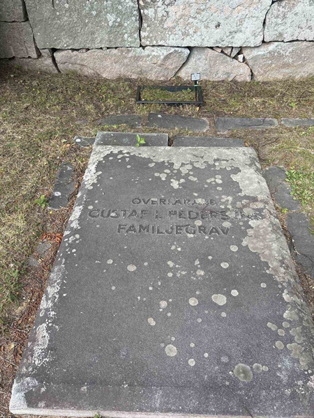 Grave number: 003 D    32