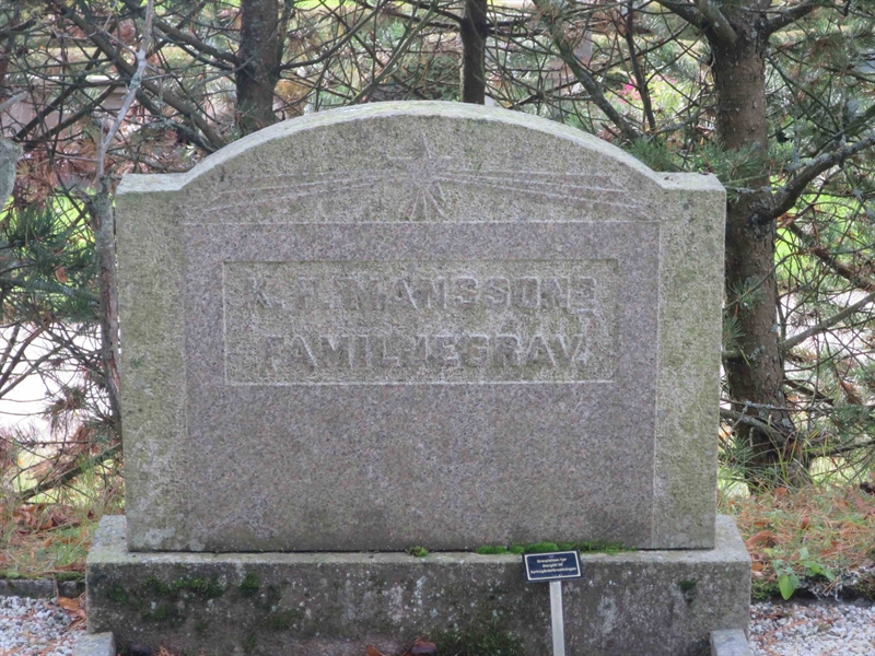 Grave number: HÖB GL.R   103
