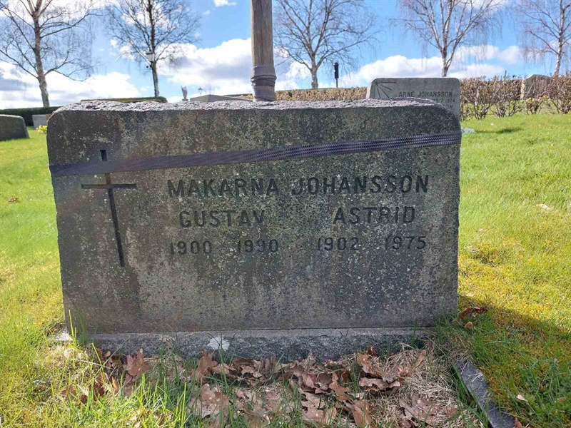 Grave number: HV 29   15, 16