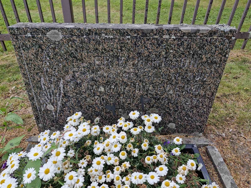 Grave number: AK D  5044-5045