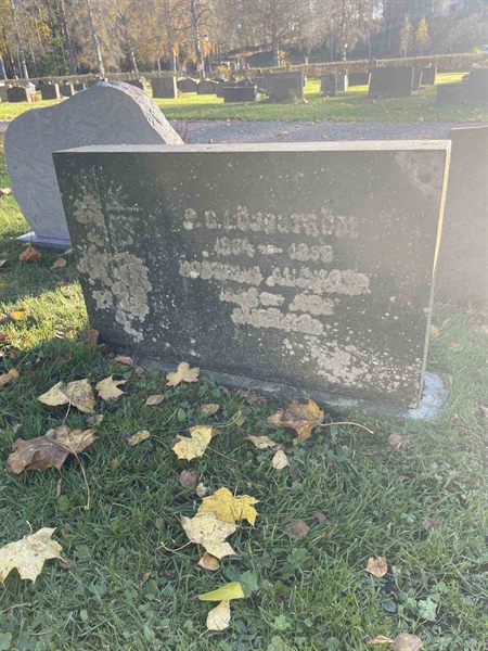 Grave number: R 1   121