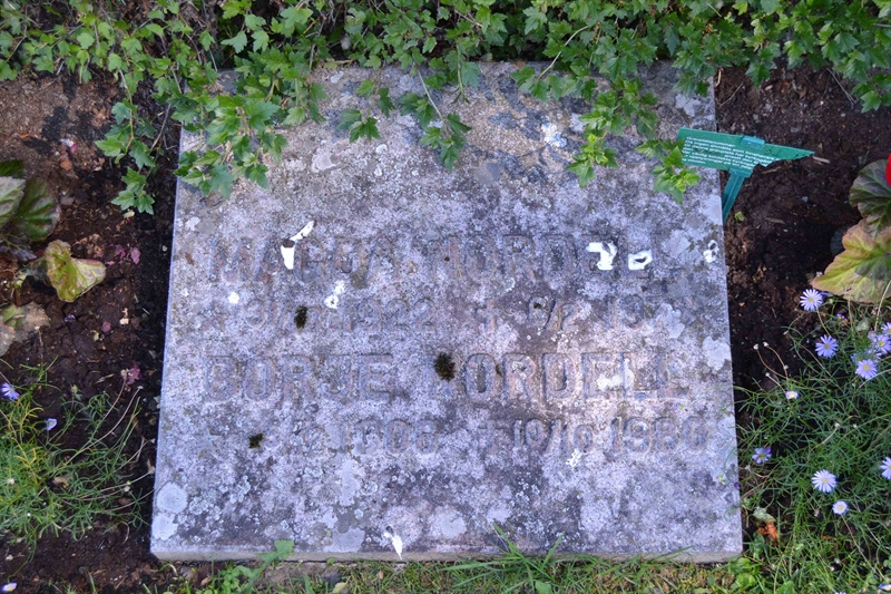 Grave number: 3 D   144