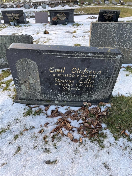Grave number: Lax mell Kv4 108+109