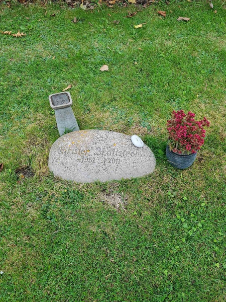 Grave number: F 05    34