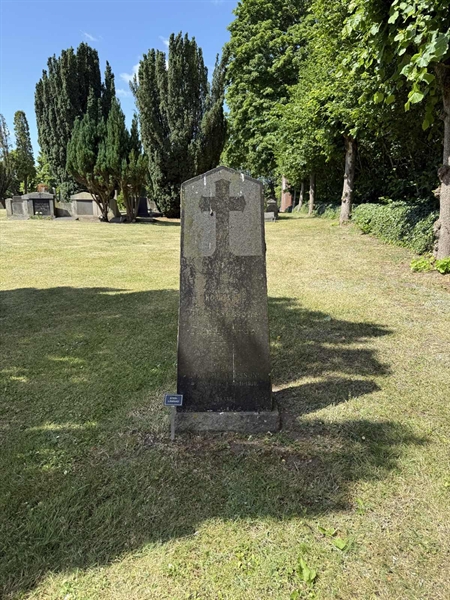 Grave number: TR 4 1    62