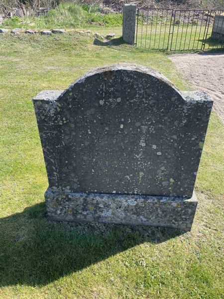 Grave number: L G H    71