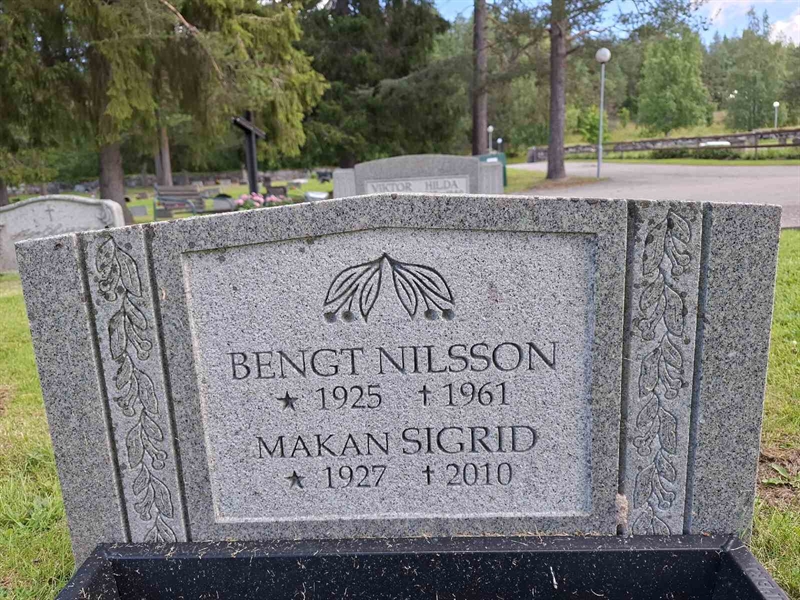 Grave number: 001 2   567