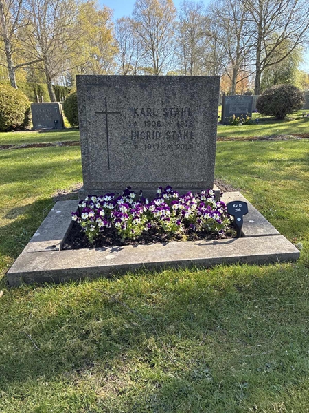 Grave number: 22 D   206