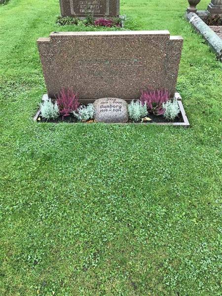 Grave number: B 01    52, 53, 54