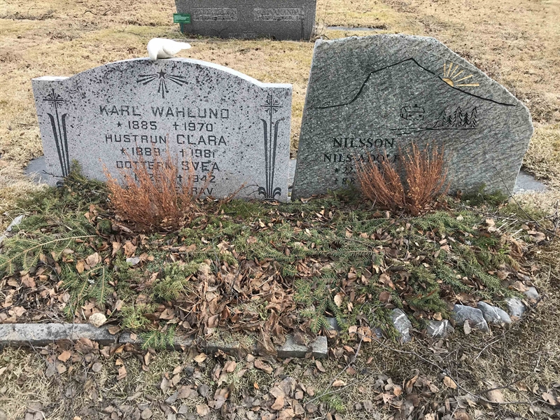 Grave number: KA C   551, 552
