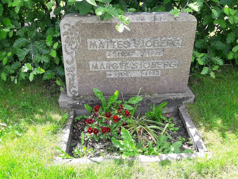 Grave number: BR A   120, 121