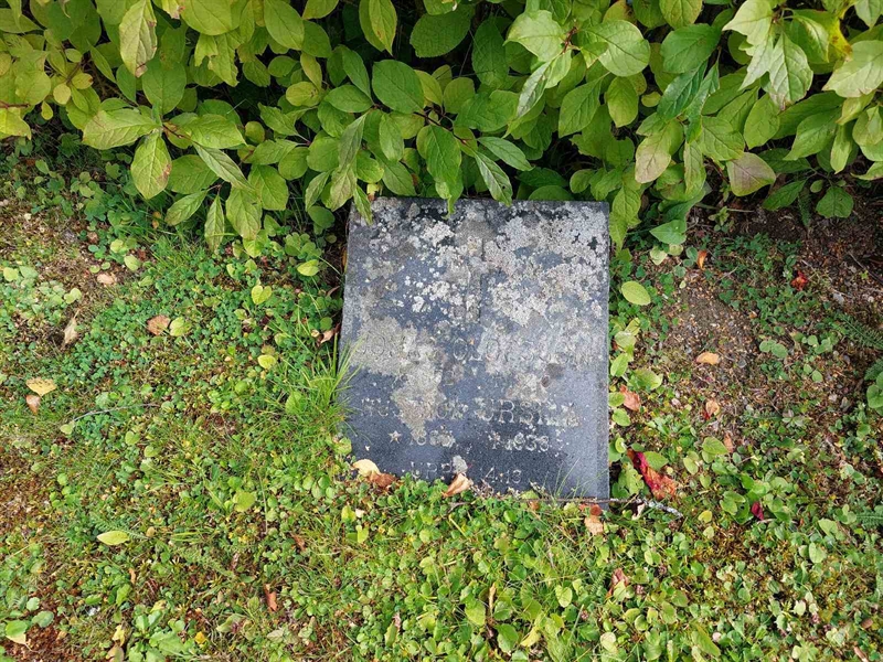 Grave number: K J    37