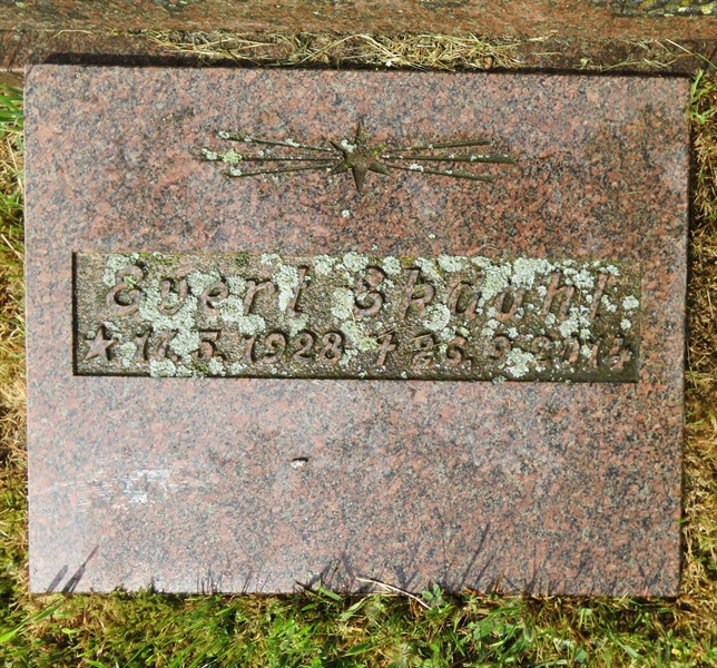 Grave number: 01 J   152, 153