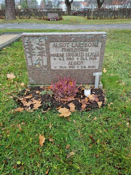 Grave number: 1 16   33