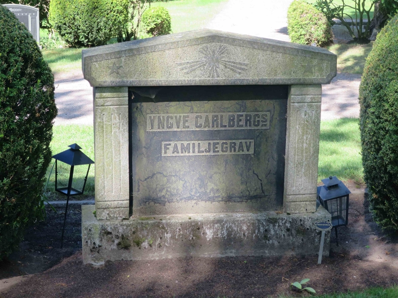 Grave number: HÖB 25    18