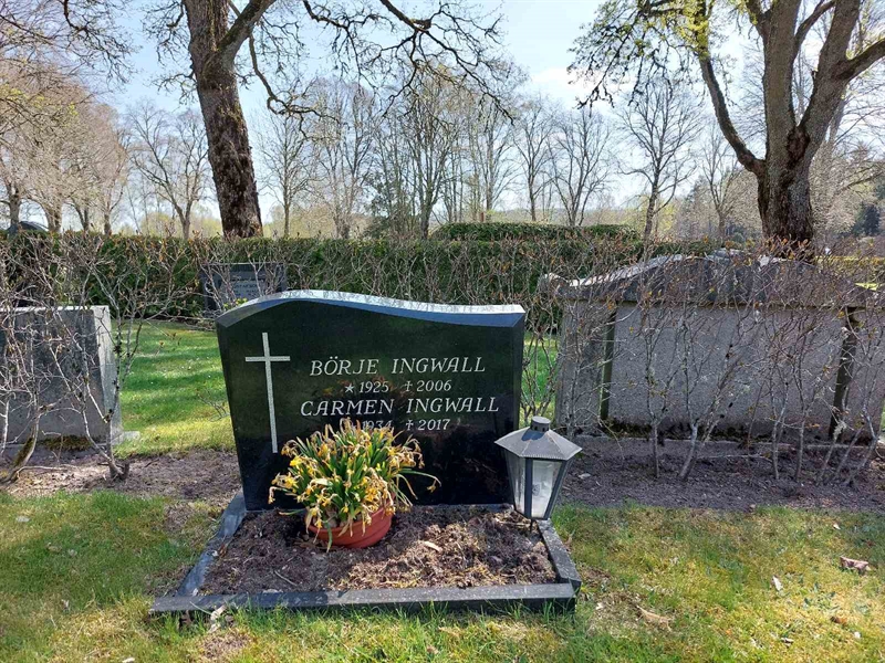 Grave number: HÖ 5   22, 23