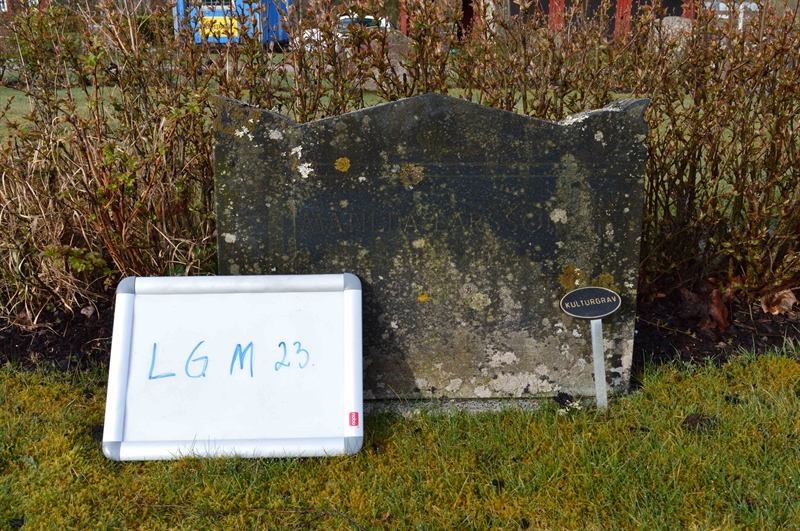 Grave number: LG M    23