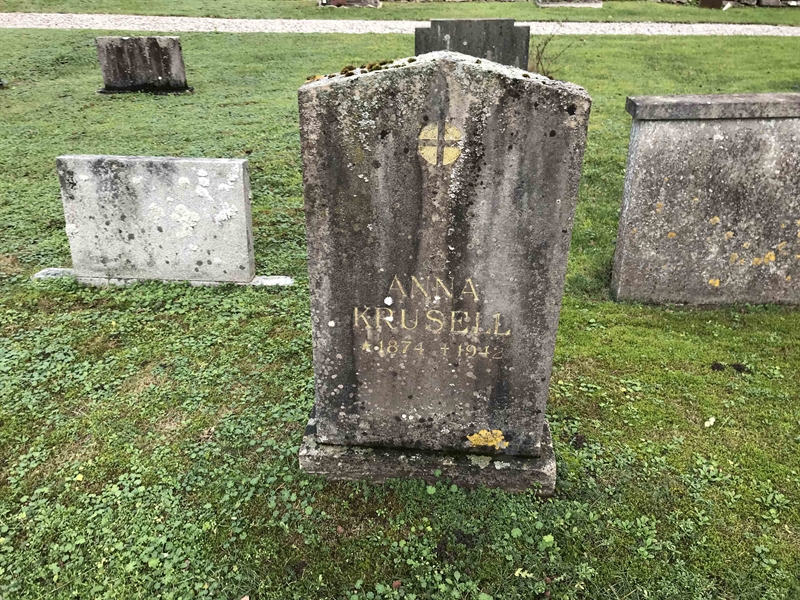 Grave number: L B    70