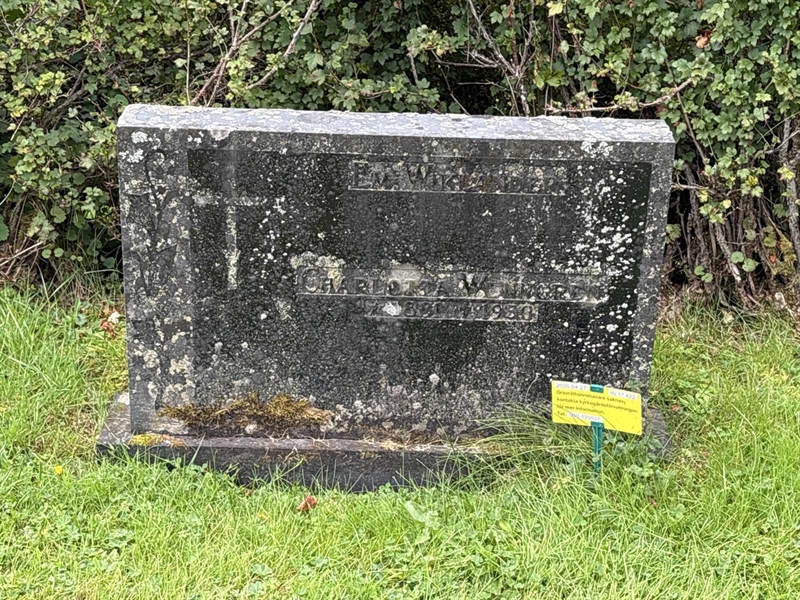 Grave number: IN 17   422