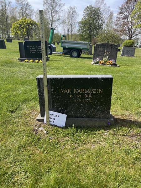 Grave number: 03 F 107